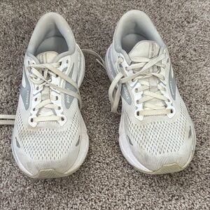 Brooks sneakers